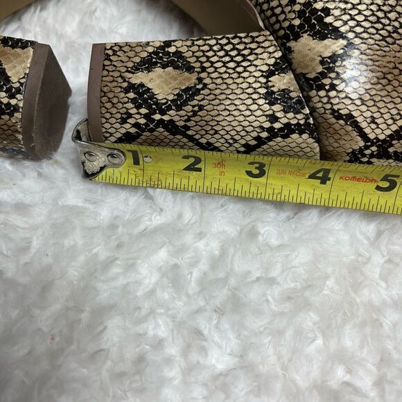 Delicious UNDER Chunky Heel Ankle Boots faux leather NATURAL PYTHON print SZ10 - Picture 7 of 8